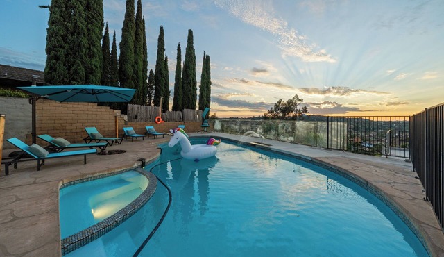 Pool, View, 4 Parking, King Bed, Big Yard, 4BR/2Bth