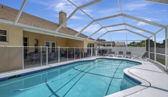Pool | Waterfront Lake | 12 PPL | Gorgeous