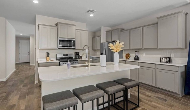 Popular Maricopa Dream Home! Pets stay for free!