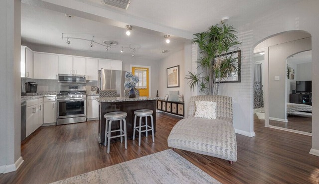 Posh spacious pool house in the Heights.