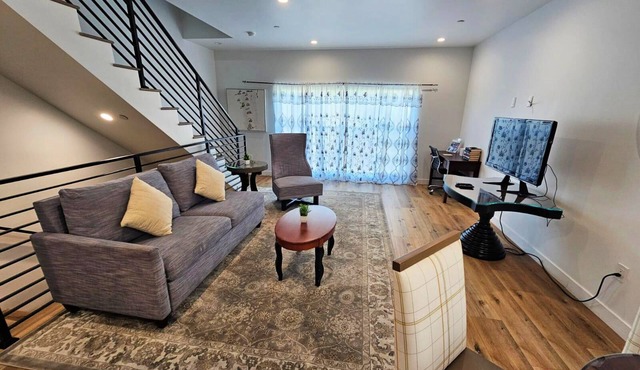 Premiere 5 bedroom Place in Hollywood, free AC, WiFi and Parking