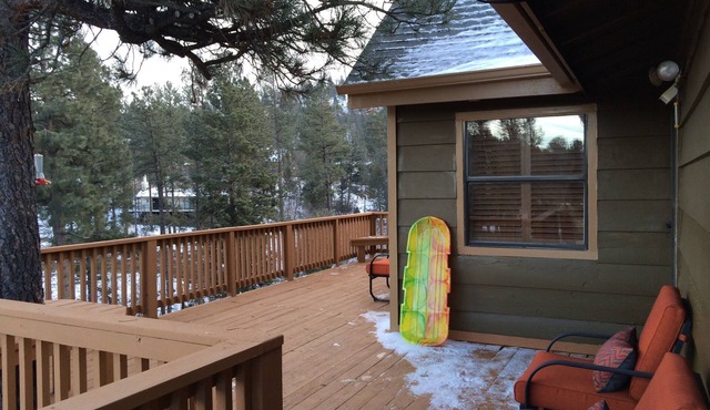Privacy & Location! One acre & 2min from town. Central AC. Covered patio.