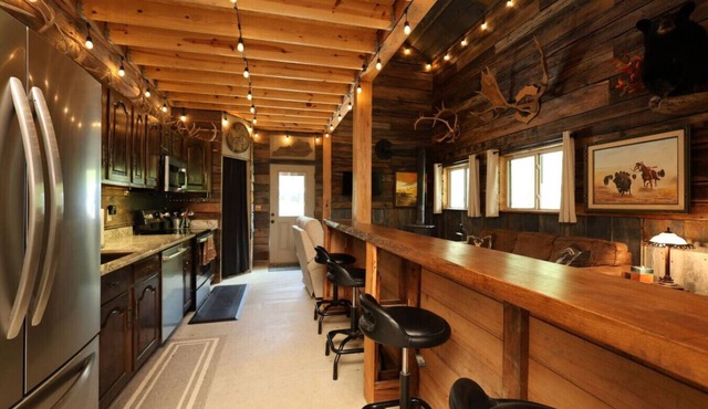 Private 600 Acres | Wifi | Hot Tub | Wolf Pen