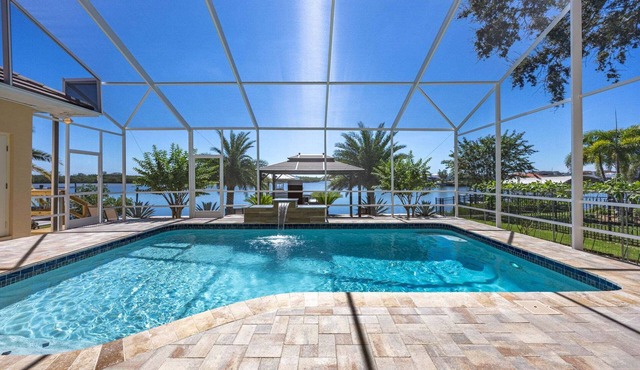 Private Beach & Pool Retreat, Dock, Kayaks & Dolphin Views - Seabird Shenanigans - Roelens