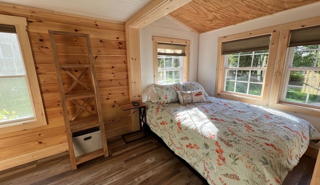 Private cottage on Swanlake
