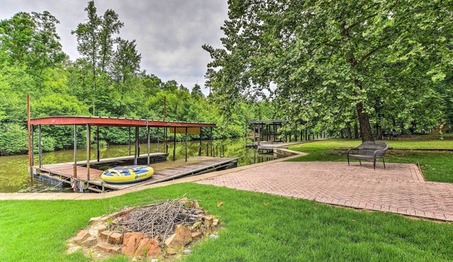 Private Deck & Dock: Home on Lake Hamilton!
