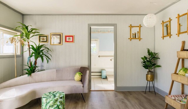 Private Heated Pool Big 4BR for Families & Groups — 15 Min to Beach & Newport