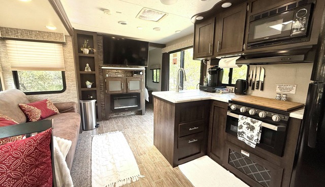 Private Hill Country Glamping RV