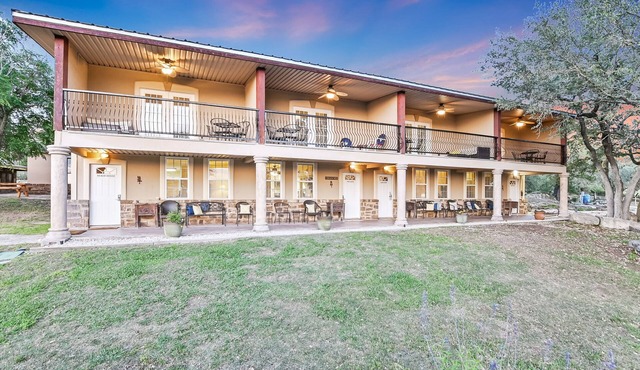 Private Lakeview Resort/Sleeps up to 25/Pet Friendly