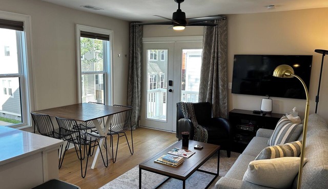 Private Pet‑Friendly, Walkable, Carriage House in Historic Wilmington