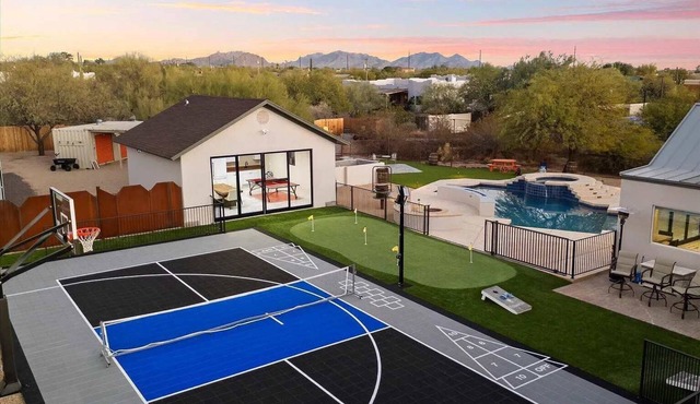 Private Pickleball Court Pool heat Spa Fire Pit