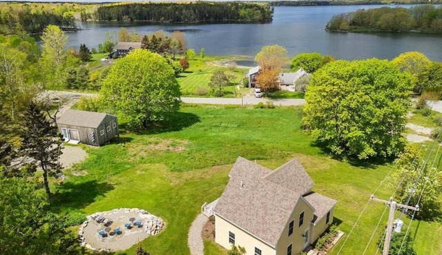 Puffins Perch, romantic waterfront Maine cottage