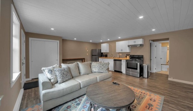 Quaint One Bedroom Apartment