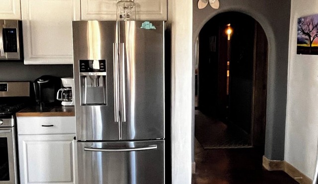 Quiet and cozy country home with mountain views in every direction. Sleeps 6