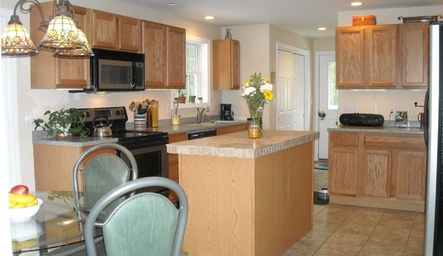 Quiet Beautiful Lakefront Home on Brewer Lake