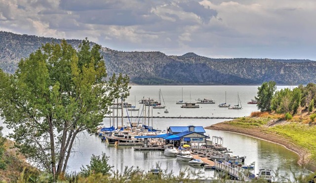 Quiet Pagosa Springs Cabin: Lake & Mountain Views!