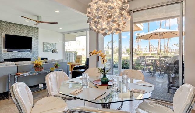 Quintessential Mid-Century Modern Oasis in the Desert
