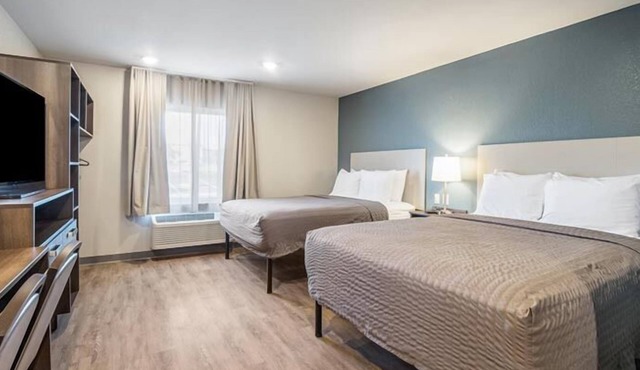Relax and Unwind in Bellflower! 2 Modern Units, Full Kitchen, Pet-friendly!