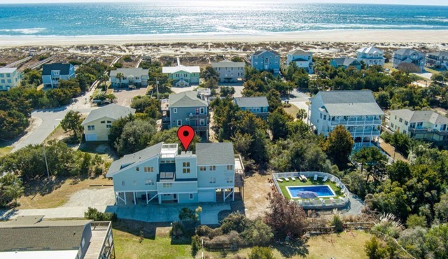 Relaxing Family Retreat · Poolside Duplex Near the Beach