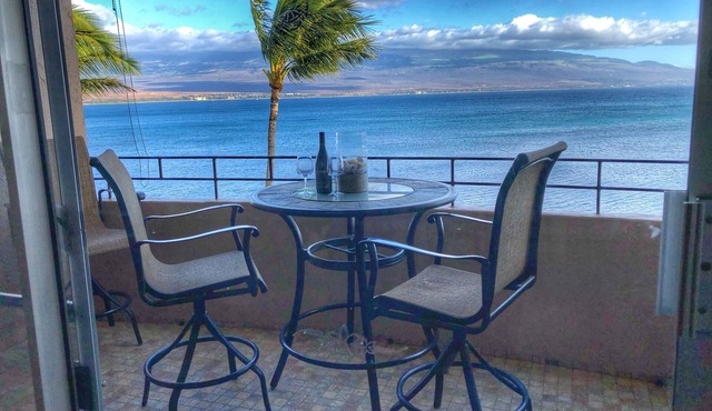 Relaxing Ocean Front Views on Maui! Island Sands Condominium