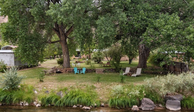 Relaxing Riverfront Taos Staycation, Pet Friendly!