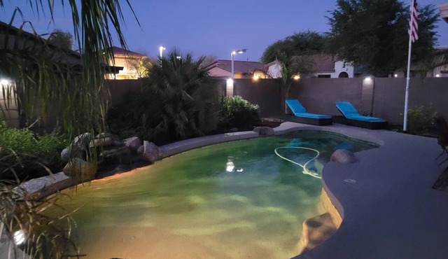 Remodled Cheerful 3 Bedroom 2 bath Home with beautiful Oasis Pool.