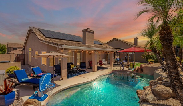 Resort Style Home, Private"Heated Pool", Near Phoenix.Putting Green, Pool Table.