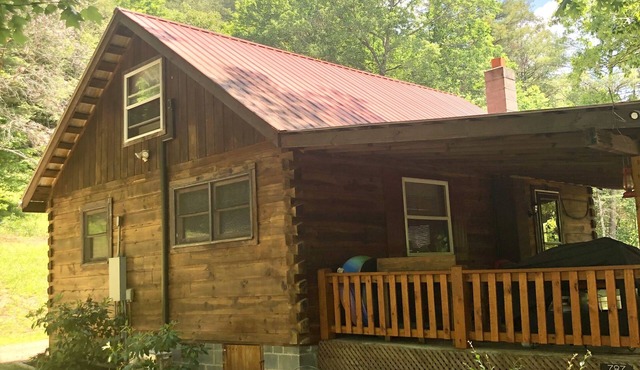 River Side Cabin Retreat sleeps 6