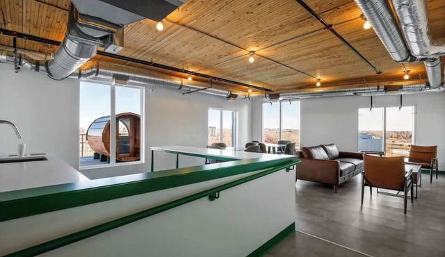 River View Apartment w/Sauna & Downtown Access