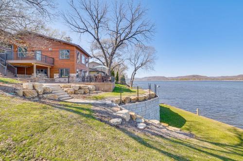 Riverfront Home w/Yard Games in Wabasha!