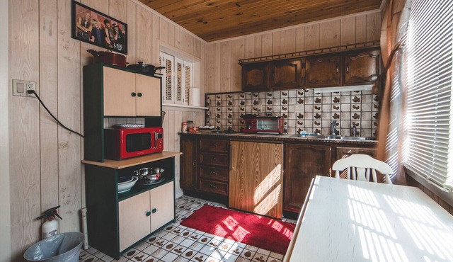 Rock n Roll themed rooms, built in 1906