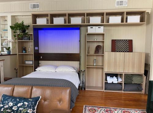 Romantic Studio Apt in Historic Downtown Savannah