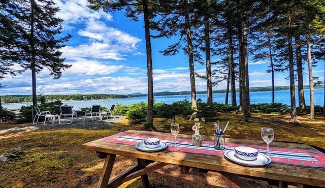 Romantic Waterfront Cottage w/Private Beach & Fire Pit