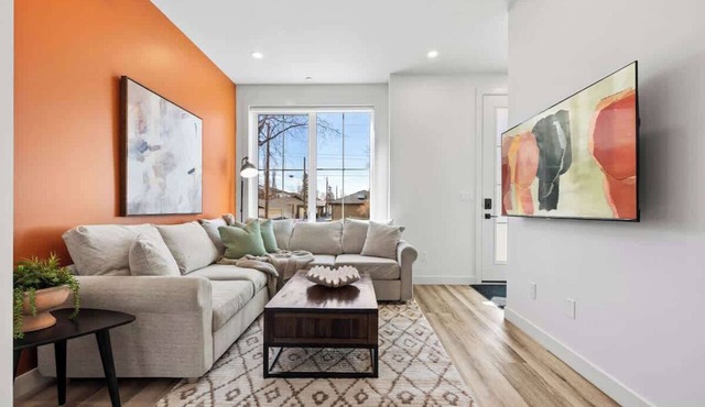Rooftop Patio | King Bed | 2 Ensuites + Garage