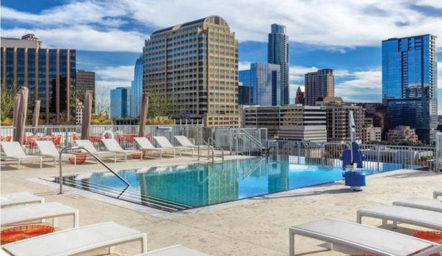 Roomy Studio at Austin Resort! Complete with Rooftop Pool, Fire Pit, and More!