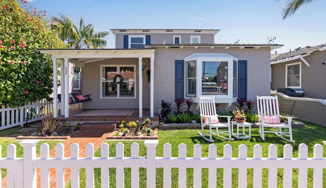 Rose Cottage Belmont Shore-Pet Friendly Beach Home 3B/2B & Garage Parking