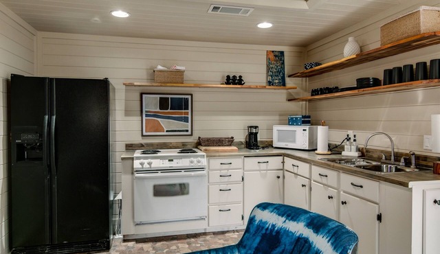Running M Fish Camp: Sleeps 14 + Two Boat Slips