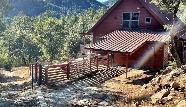 Rustic Crown King Cabin Pet Friendly -Large secluded fenced in yard