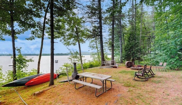 Rustic lakefront cabin w/gas grill, firepit, kayaks, one canoe, A/C - 2 dogs OK