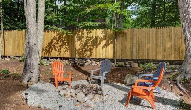 Rustic Pet Friendly Cottage w/Private Beach Access in Madison