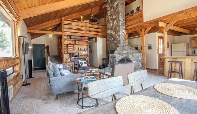 Rustic Retreat - 3 Bedrooms, 3 Bathrooms - Beautiful Cabin on 5 Acres of Land