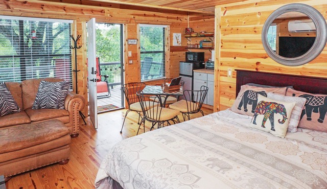 Safari Treehouse w/Fire Pit, Grill & Seasonal Creek Views in Dripping Springs