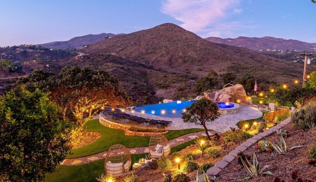San Diego Serenity Hills Infinity Pool Spa Pickleball