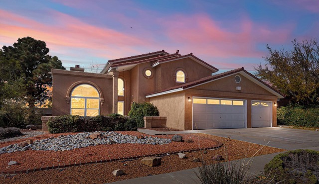 Sandia Escape - Modern Luxury Family Retreat 4bedroom in ABQ