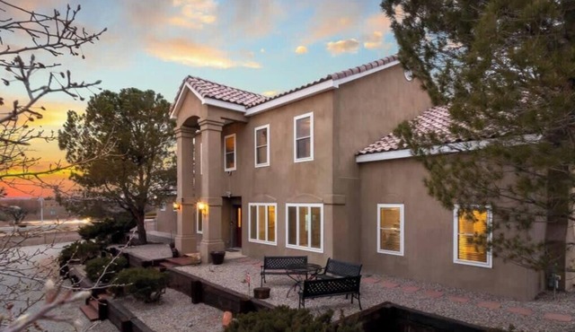 Sandia Sunsets with Hot Tub - An Irvie Home