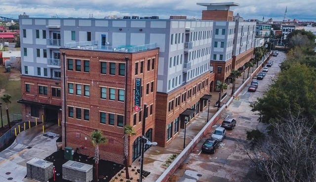 Savannah 1-Bed Apt w/Pool and Gym