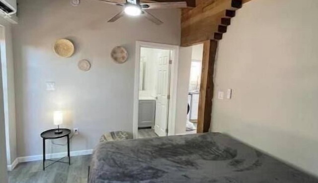 Sawmill District - Modern Apt Yard, King Bed, W/D