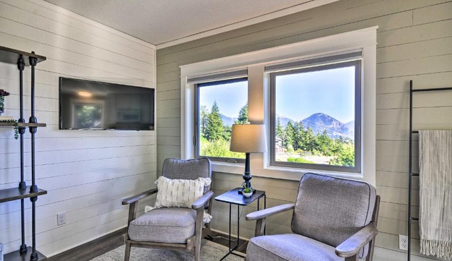 Scenic Studio w/Loft & View of the Columbia River