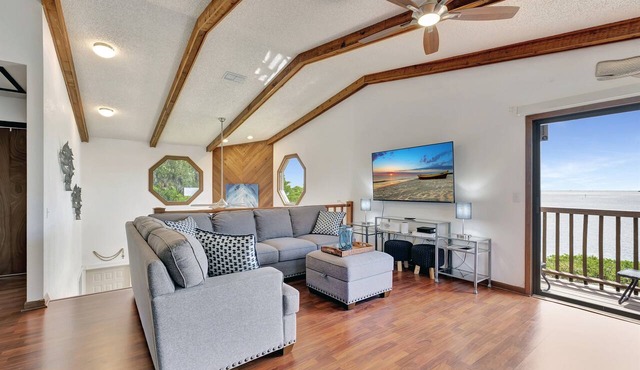 Scenic Waterfront Getaway – Private Stay