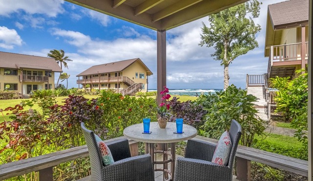 Secluded, Beachfront Condo - Perfect for Honeymoons & The Feel of Old Hawai'i